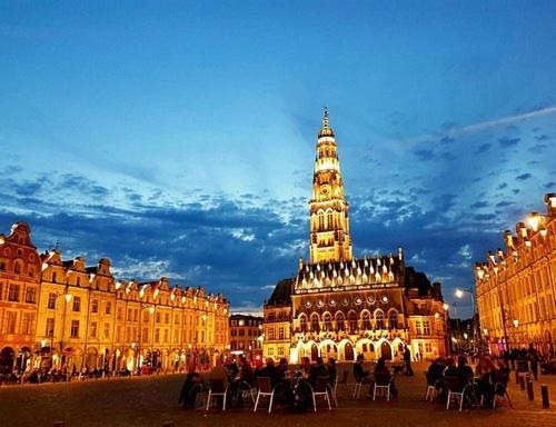 Au Coeur De La Grand Place Arras Bagian luar foto